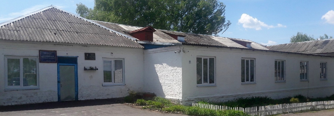 Фасад школы с главным входом